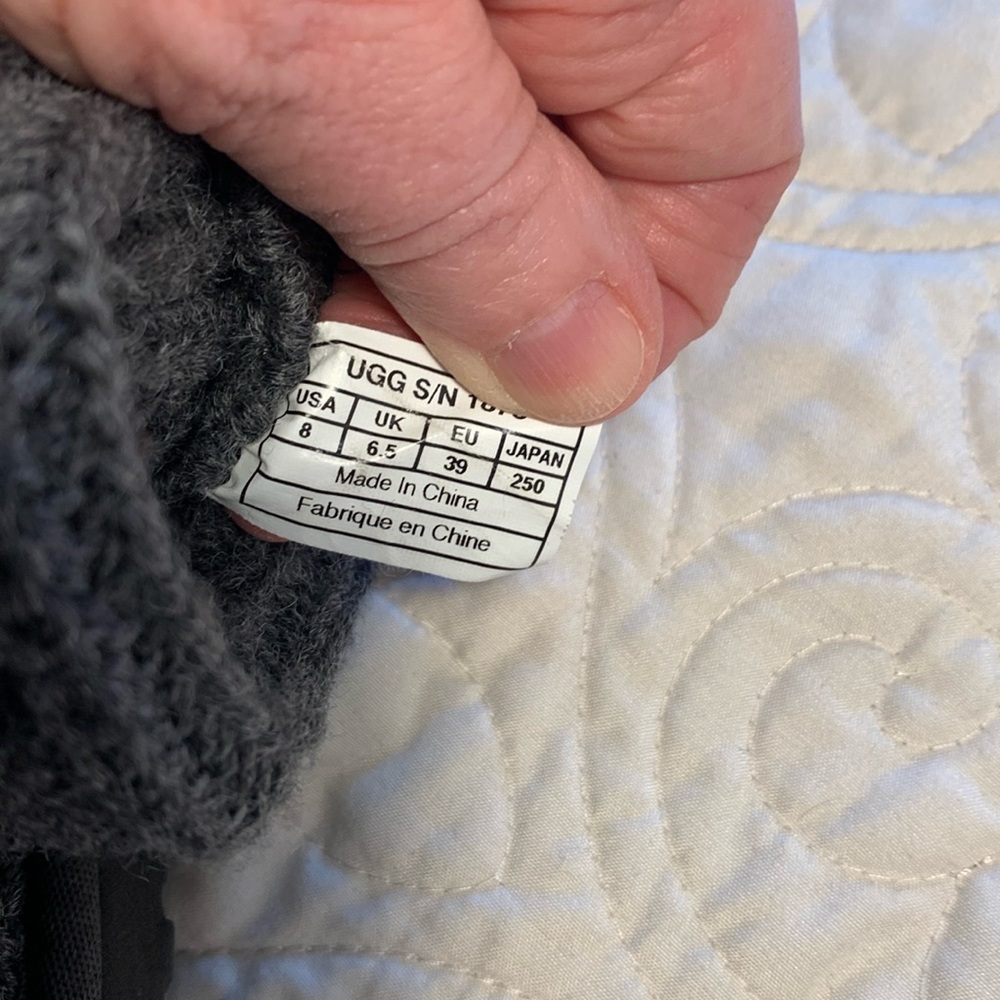 Classic cardy Uggs - Picture 12 of 13
